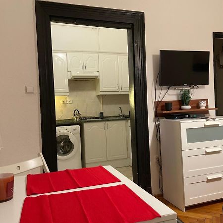 Feel Like Home - Cozy Downtwon Studio For 2 Budapest Eksteriør billede
