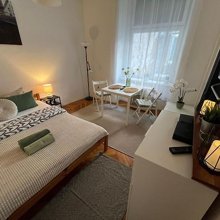 Feel Like Home - Cozy Downtwon Studio For 2 Budapest Eksteriør billede