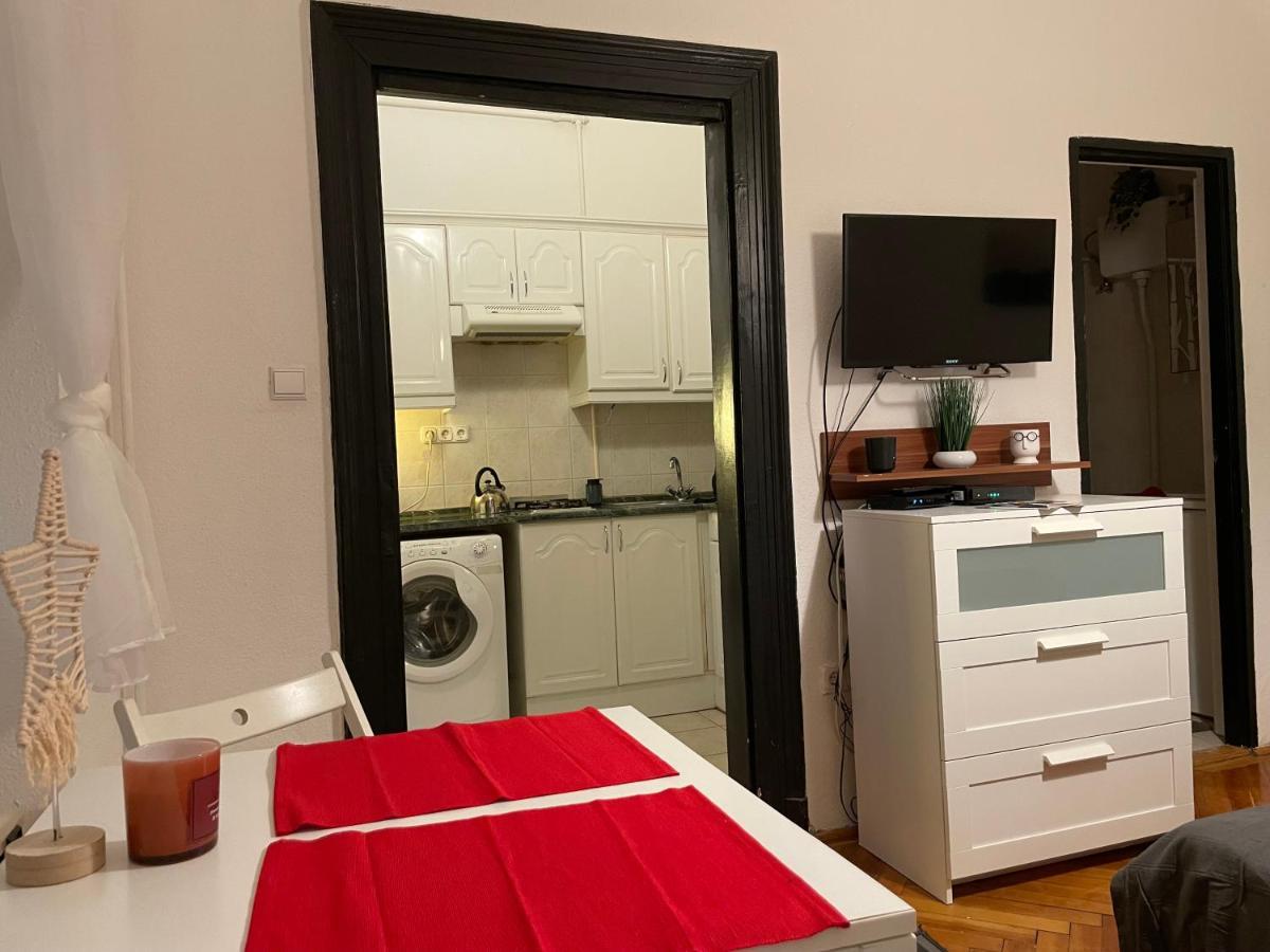 Feel Like Home - Cozy Downtwon Studio For 2 Budapest Eksteriør billede