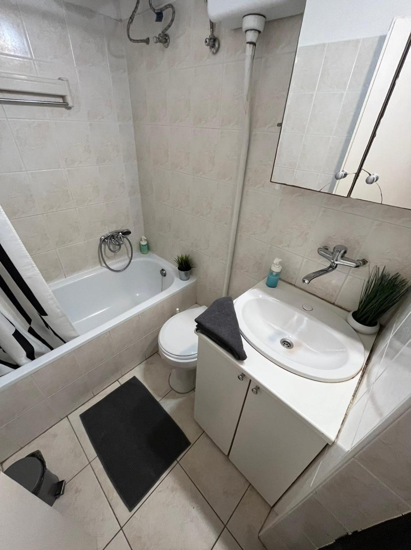 Feel Like Home - Cozy Downtwon Studio For 2 Budapest Eksteriør billede