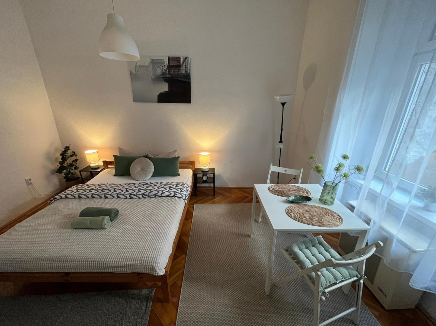 Feel Like Home - Cozy Downtwon Studio For 2 Budapest Eksteriør billede